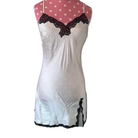 VICTORIA’S SECRET NEW WHITE & BLACK CAMISOLE size small - Picture 12 of 12